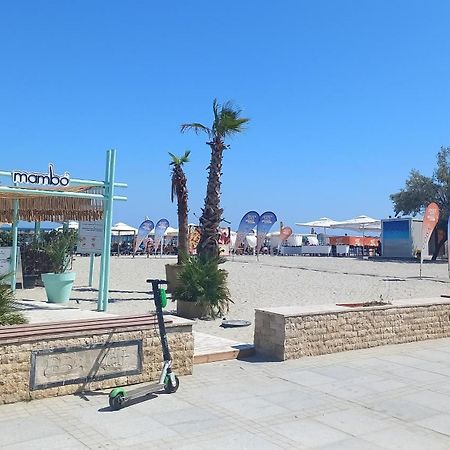 Luxury Promenada Apartment - Frontal Beachfront Mamaia Nord Нэводари Экстерьер фото