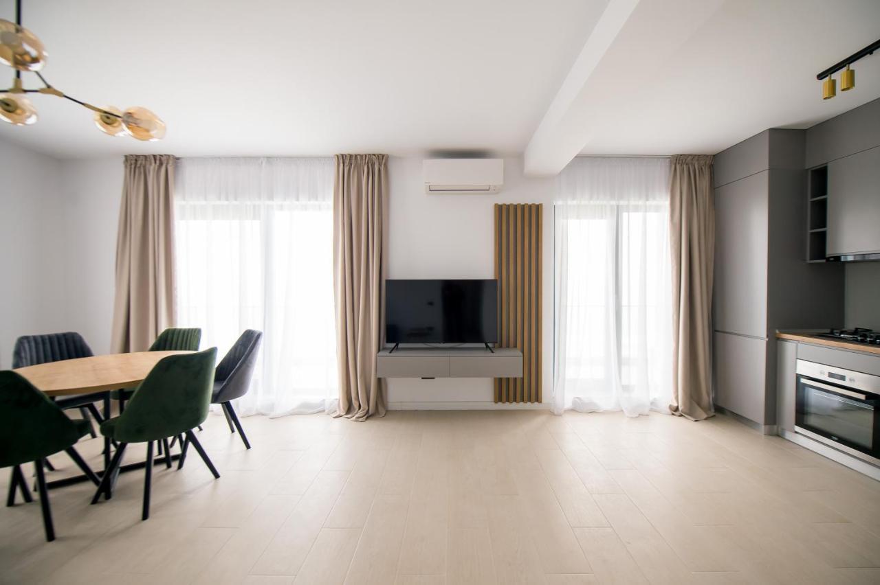 Luxury Promenada Apartment - Frontal Beachfront Mamaia Nord Нэводари Экстерьер фото