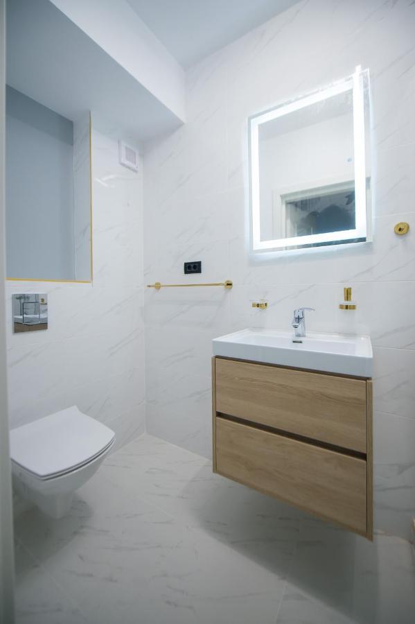 Luxury Promenada Apartment - Frontal Beachfront Mamaia Nord Нэводари Экстерьер фото