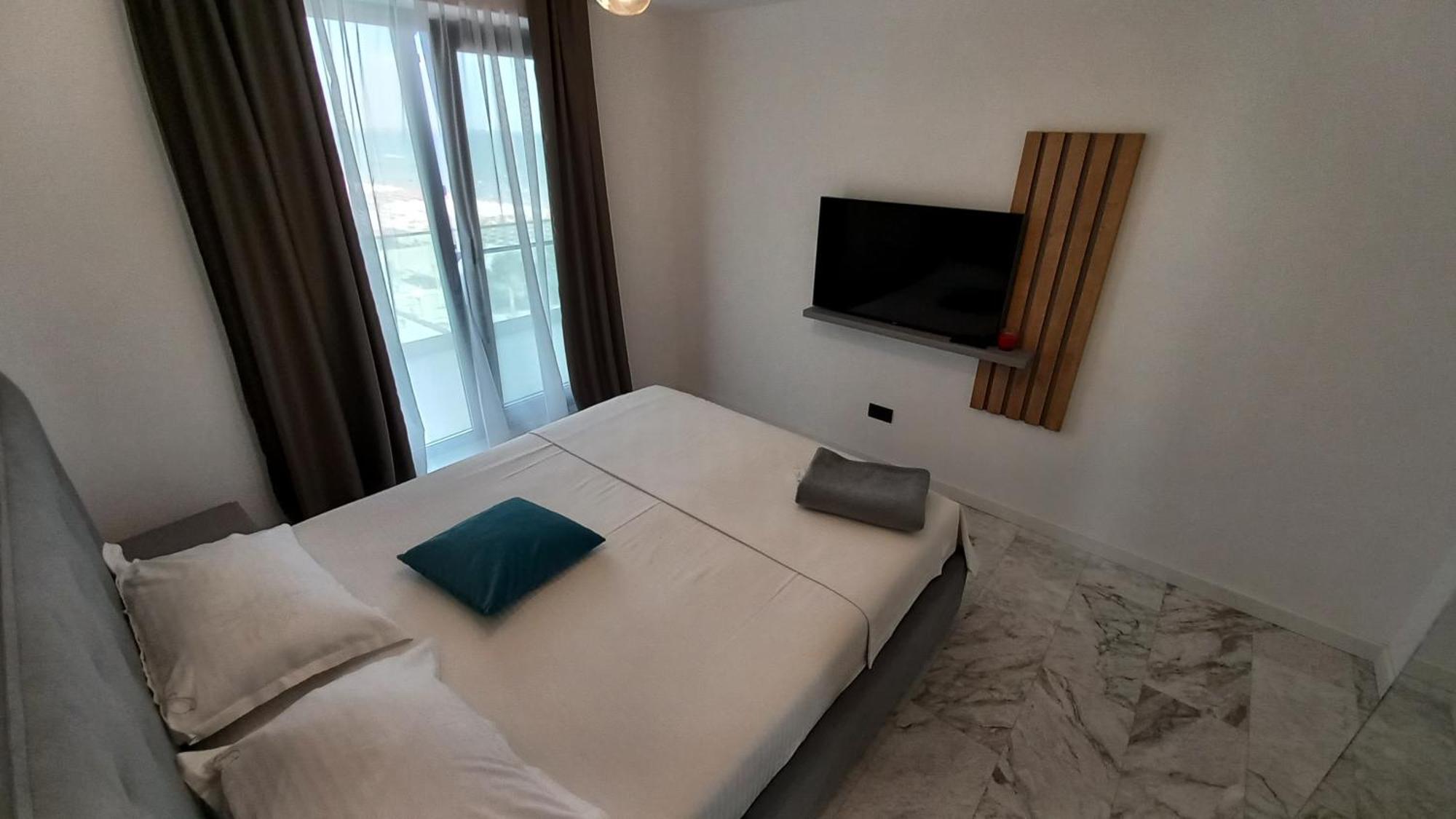 Luxury Promenada Apartment - Frontal Beachfront Mamaia Nord Нэводари Экстерьер фото