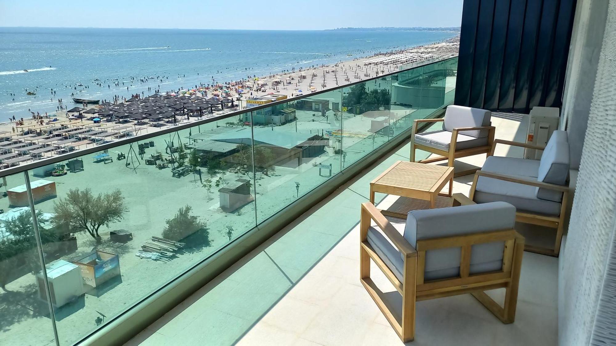 Luxury Promenada Apartment - Frontal Beachfront Mamaia Nord Нэводари Экстерьер фото