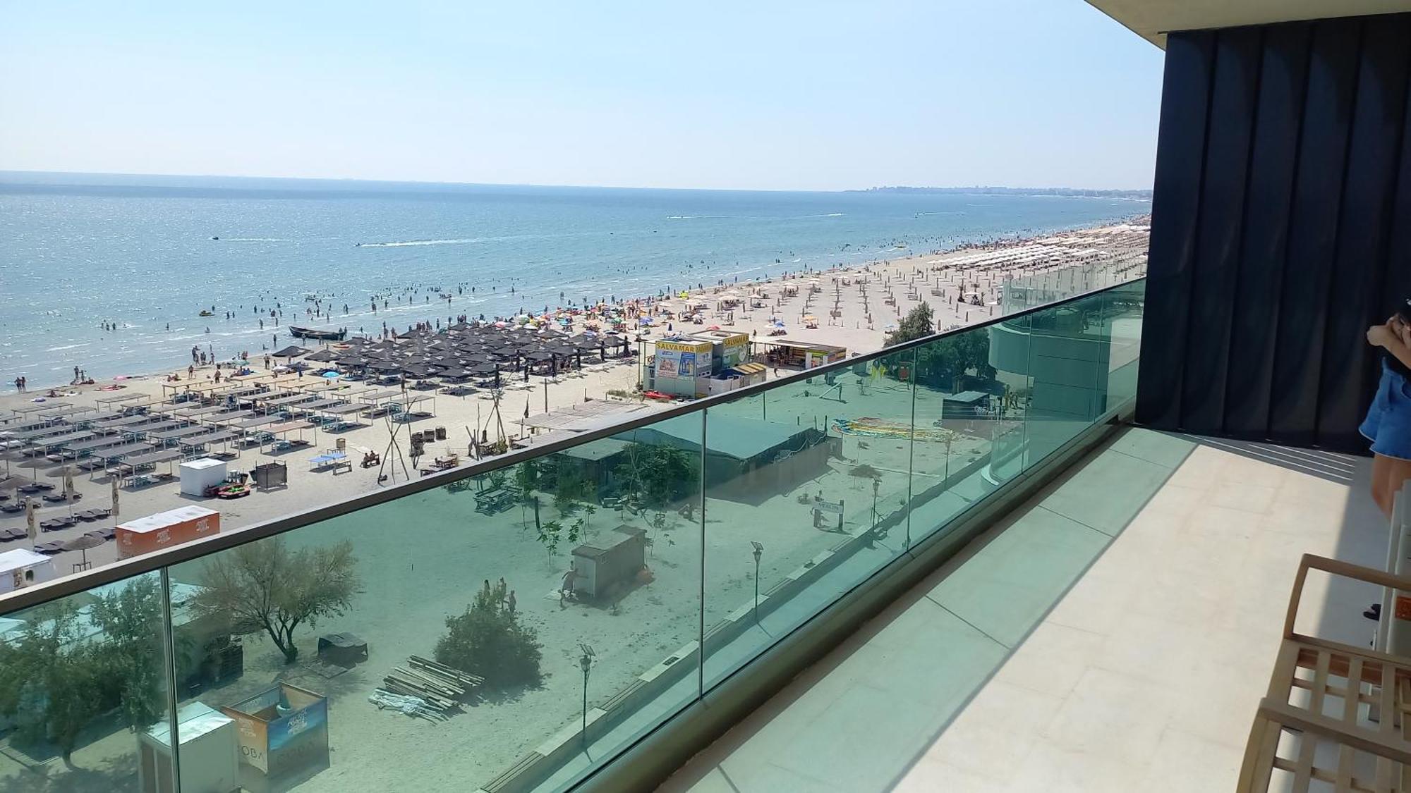 Luxury Promenada Apartment - Frontal Beachfront Mamaia Nord Нэводари Экстерьер фото